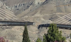 İsrail saldırıları genişletti, İran füzelerinin parçaları Hayfa'ya düştü