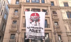 İstanbul Barosu binasına 'Halkın ekmeğidir adalet' pankartı asıldı