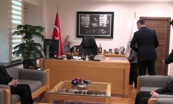 İzmir Büyükşehir Belediye Başkanı Cemil Tugay, 23 Nisan dolayısıyla koltuğunu çocuklara devretti... Çocuklar 'güvenli gelecek' istedi