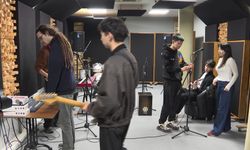 İzmir Büyükşehir Belediyesi Stüdyo Kültürpark, Kazakistanlı müzik grubuna kapılarını açtı