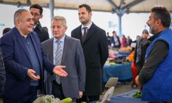 Keçiören Belediye Başkanı Özarslan, semt pazarında esnaf ve vatandaşla buluştu