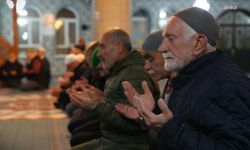 Keçiören'deki camilerde, okul saldırısında hayatını kaybeden öğretmen ve öğrenciler için mevlit okutuldu