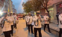 Kırıkkale'de 23 Nisan coşkusu fener alayıyla sokaklara taştı