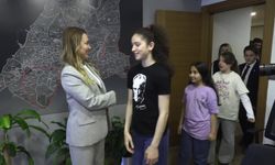 Konak Belediye Başkanı Mutlu makamını çocuklara devretti