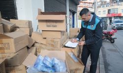 Konak Zabıtası, son kullanma tarihi geçmiş 600 koli ürünü imha etti