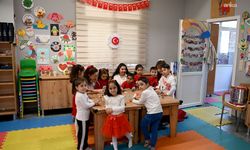 Kuşadası Belediyesi Anne-Baba Çocuk Merkezi'nde erken 23 Nisan kutlaması