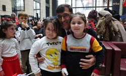 Kütahya'da 23 Nisan coşkusu.. Belediye hizmet binası çocukların eğlence merkezi oldu