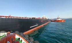 Makine arızası oluşan ham petrol yüklü tankeri kurtarma çalışmaları nedeniyle Çanakkale Boğazı'nda ulaşım çift yönlü askıya alındı