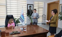 Marmaris Belediye Başkanı Ünlü, koltuğunu minik öğrencilere devretti