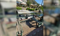 Marmaris'te vandal saldırı: Belediye ekiplerinin yenilediği korkuluklar yeniden kırıldı