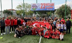 Menderes'te minik kramponlar sahaya çıktı