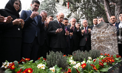 MHP Genel Başkanı Bahçeli, Alparslan Türkeş'in kabrini ziyaret etti