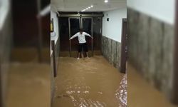 Midyat, şiddetli sağanağın ardından su altında kaldı