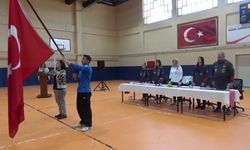 Millî Kadın Futbol Takımı, İsviçre maçı için bulunduğu Sinop'ta öğrencilerle bir araya geldi