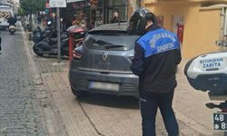 Muğla Büyükşehir Belediyesi'nden yaya kaldırımlarına araç park edenlere cezai işlem