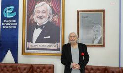 Müjdat Gezen, Eskişehir'de adının verildiği sahneyi ziyaret etti