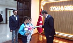 Osmangazi Belediye Başkanı Aydın, koltuğunu çocuklara bıraktı