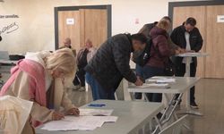 Osmangazi Tarihi Kent Koşusu öncesinde katılımcılara göğüs numaraları dağıtıldı