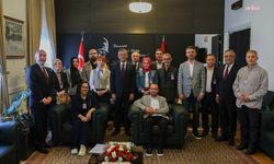 Özgür Özel, KHK'lılar Platformu ile TBMM'de bir araya geldi