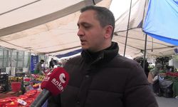 Pazarda gıdanın ateşi yükseliyor... En büyük banknot bazı gıdaların tane ya da kilo fiyatına yetmiyor... Tarttırdığı küçük bir karnabahar 190 lira tutunca geri bırakan vatandaş: İnşallah iyiye gideriz ama kötüye gidecek gibiyiz