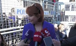 Polisin barikatlarla çevirdiği Meslek Fabrikası önünde nöbet devam ediyor... CHP'li Atabay: 'Burası İzmir'in. Bu sürece direneceğiz'