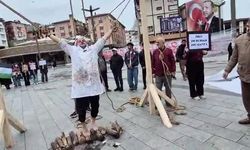 Rize'de İsrail'in 'idam yasası' performans sanatıyla protesto edildi: Gazzeli olmak suç mu?
