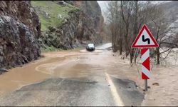 Sağanak yağmur nedeniyle Munzur Suyu taştı