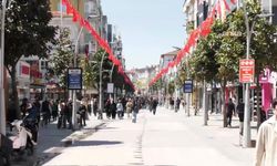 Sakarya'daki emekli yurttaş: 'Lambadan bıktık, usandık, bezdik. Onun yerine Özgür Özel gelmeli'