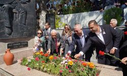 Sanatçı Ali Ekber Çiçek, Edremit'te mezarı başında anıldı