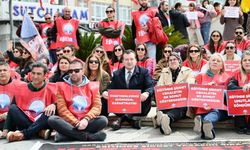 Silivri Belediye Başkanı Balcıoğlu, okul saldırıları nedeniyle düzenlenen oturma eylemine katıldı