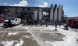 Sincan'daki boya fabrikası yangını 2 saatlik müdahaleyle söndürüldü: 1 kişi kayıp, 1 yaralı