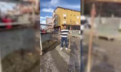 Sinop'ta bozuk yollara patates ekerek tepki gösteren vatandaş: 'Elinde fidesi olan, patatesi olan varsa gelsin, eksin'