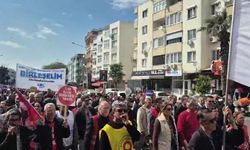 SOL Parti, Narlıdere'de 'Laik, Demokratik, Bağımsız Türkiye' yürüyüşü düzenledi