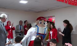 Turgutlu Belediye Başkanı Akın, 23 Nisan coşkusunu tedavi gören çocuklarla paylaştı