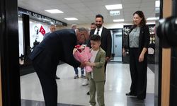 Turgutlu Belediye Başkanı Akın, koltuğunu anaokulu öğrencisi Çınar Ekrem'e devretti