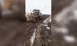 Van Bahçesaray'da 80 hanelik mezralarda ulaşım çilesi: Yağmur, kar ve çamurla birlikte yol kullanılamaz hale geliyor