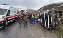 Van'da minibüs kazası: 1'i ağır 13 yaralı