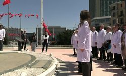 Veteriner hekimler Taksim'den seslendi: Gıda konusunda tüm devletler ciddi önlemler alırken, binlerce yıllık üretim geleneğimize sahip çıkılamadığı için giderek daha fazla dışa bağımlı hale gelinmektedir