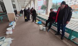 Yozgat'ta köylü pazarına ilgi azaldı: '2,5 litre kola 90 lira, 5 litre süt 120 lira. Vatandaş kola içiyor, süt içmiyor'