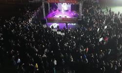 Yüreğir'de Mikail Aslan konserine yoğun ilgi