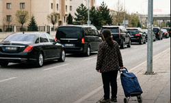 Zafer Partisi: Devletin imkanlarını halkın dertlerine derman etmek yerine, gösteriş ve şatafata harcayanlar, bu fotoğrafı iyi görsün