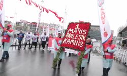 1 Mayıs Emek ve Dayanışma Günü... Birleşik Kamu-İş, Taksim Cumhuriyet Anıtı'na çelenk bıraktı