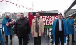 1 Mayıs Emek ve Dayanışma Günü... HAK- İŞ Taksim Cumhuriyet Anıtı'na çelenk bıraktı