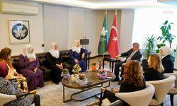 Ahmet Davutoğlu, Barış Anneleri İnisiyatifi üyeleri ile bir araya geldi