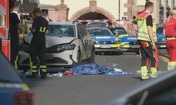 Almanya'nın Leipzig kentinde bir aracın kalabalığa dalması sonucu 2 kişi öldü