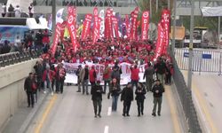 Ankara'daki 1 Mayıs kutlamaları... AKM önünde toplanan kortejler yürüyüşe geçti