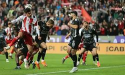 Antalyaspor ile Alanyaspor 0-0 berabere kaldı