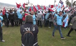 Binlerce emekçi 1 Mayıs'ta Gündoğdu Meydanı'nı doldurdu... DİSK Ege Bölge Temsilcisi Gümüştekin: 'Bu ülkenin geleceğini biz kuracağız'