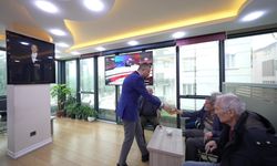 CHP 81 ilde sahada... Buca'da Başkan Duman ve Milletvekili Yücel, sokağın sesini dinledi