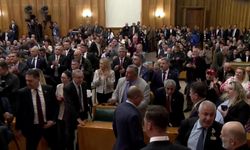 CHP Grup Toplantısı... Özgür Özel'den Erdoğan'a: 'Fildişi kulelerinden vatandaşı karınca gibi görüyor'